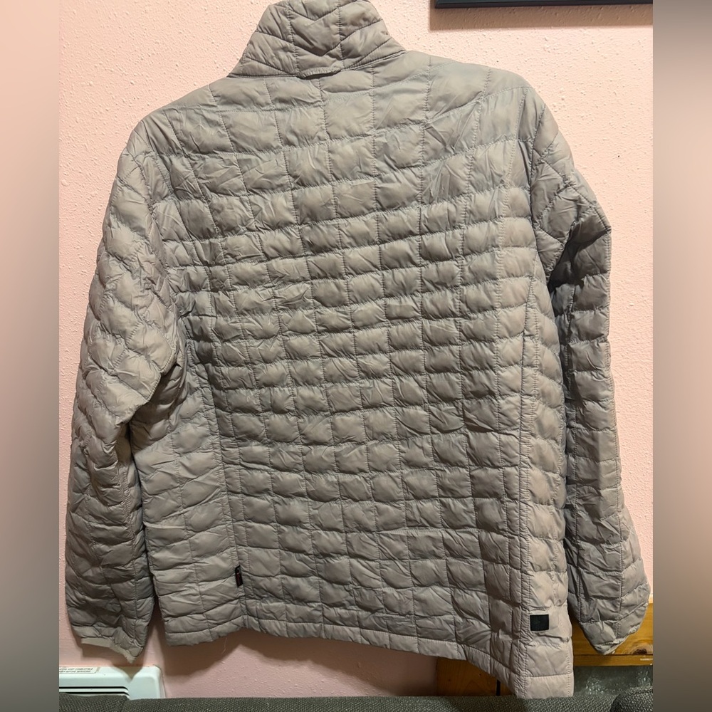 The North Face Women's Light Taupe Quilted Puffer Jacket - Picture 2 of 4